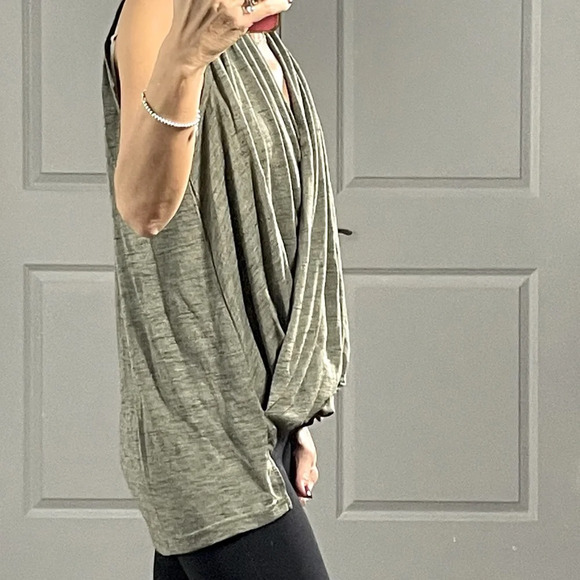 Akemi+Kin Faux Wrap Sleeveless Top size M - Picture 4 of 10